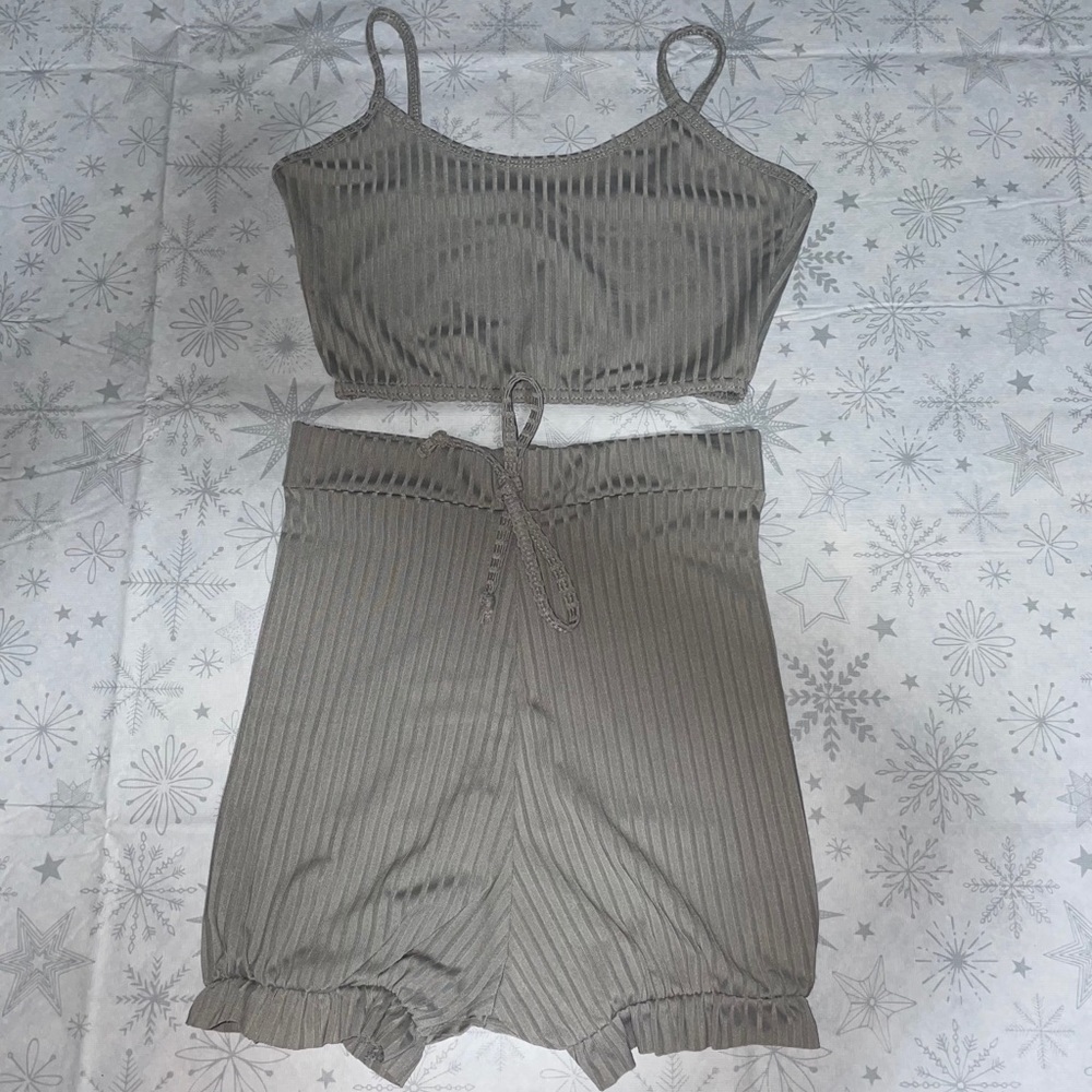 PrettyLittle Thing PJ Set - Picture 2 of 5